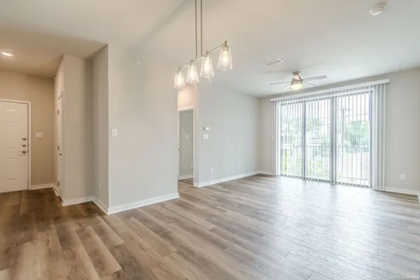 $1,400 | 711 South Frio Street, Unit 1301, San Antonio, TX 78207