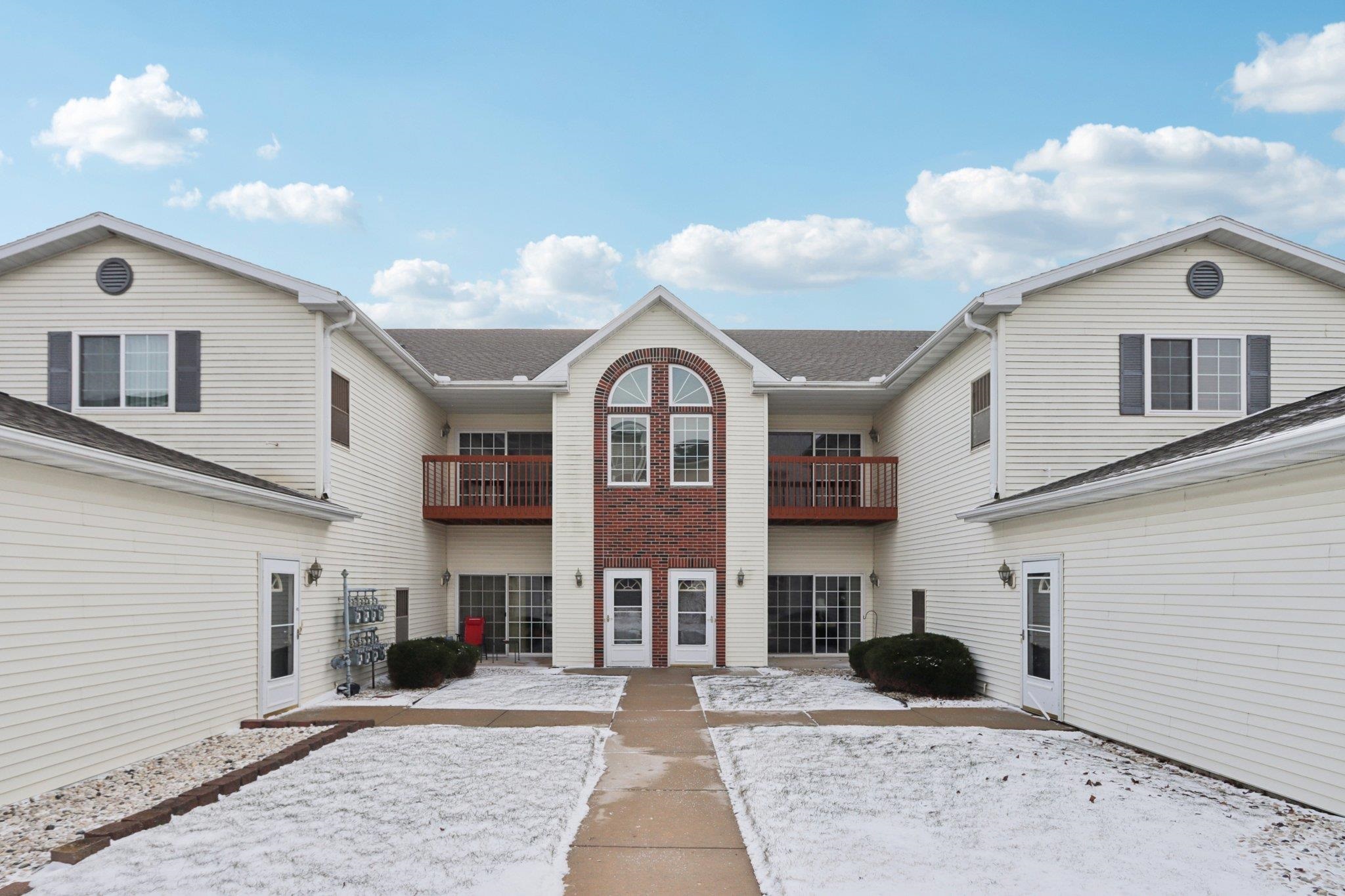 1608 Commonwealth Drive Fort Atkinson, WI 53538 - Photo 2 of 36