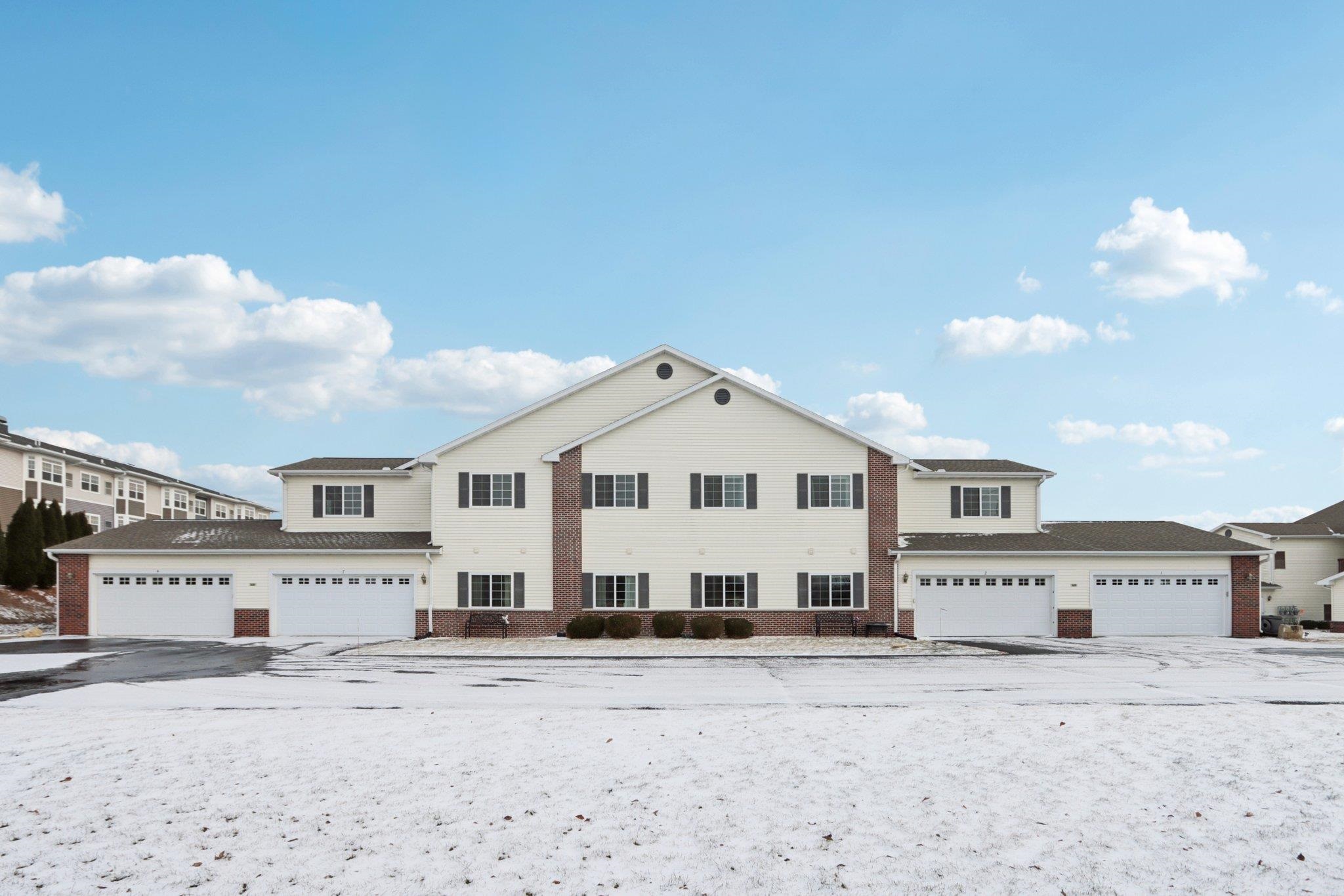 1608 Commonwealth Drive Fort Atkinson, WI 53538 - Photo 3 of 36