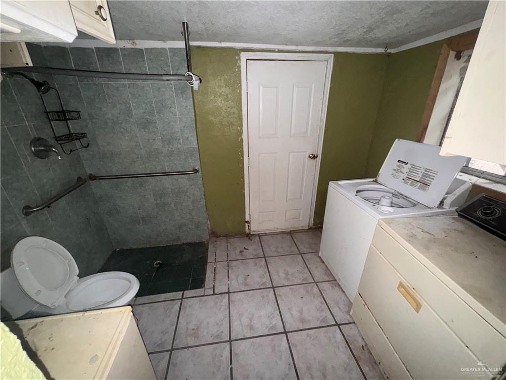 1306 North Rau-Con Street Roma, TX 78584 - Photo 22 of 34 a bathroom with a sink toilet and shower