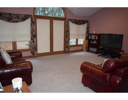 89 Dr Braley Road Freetown, MA 02717 - Photo 7 of 16 Gallery Image 7