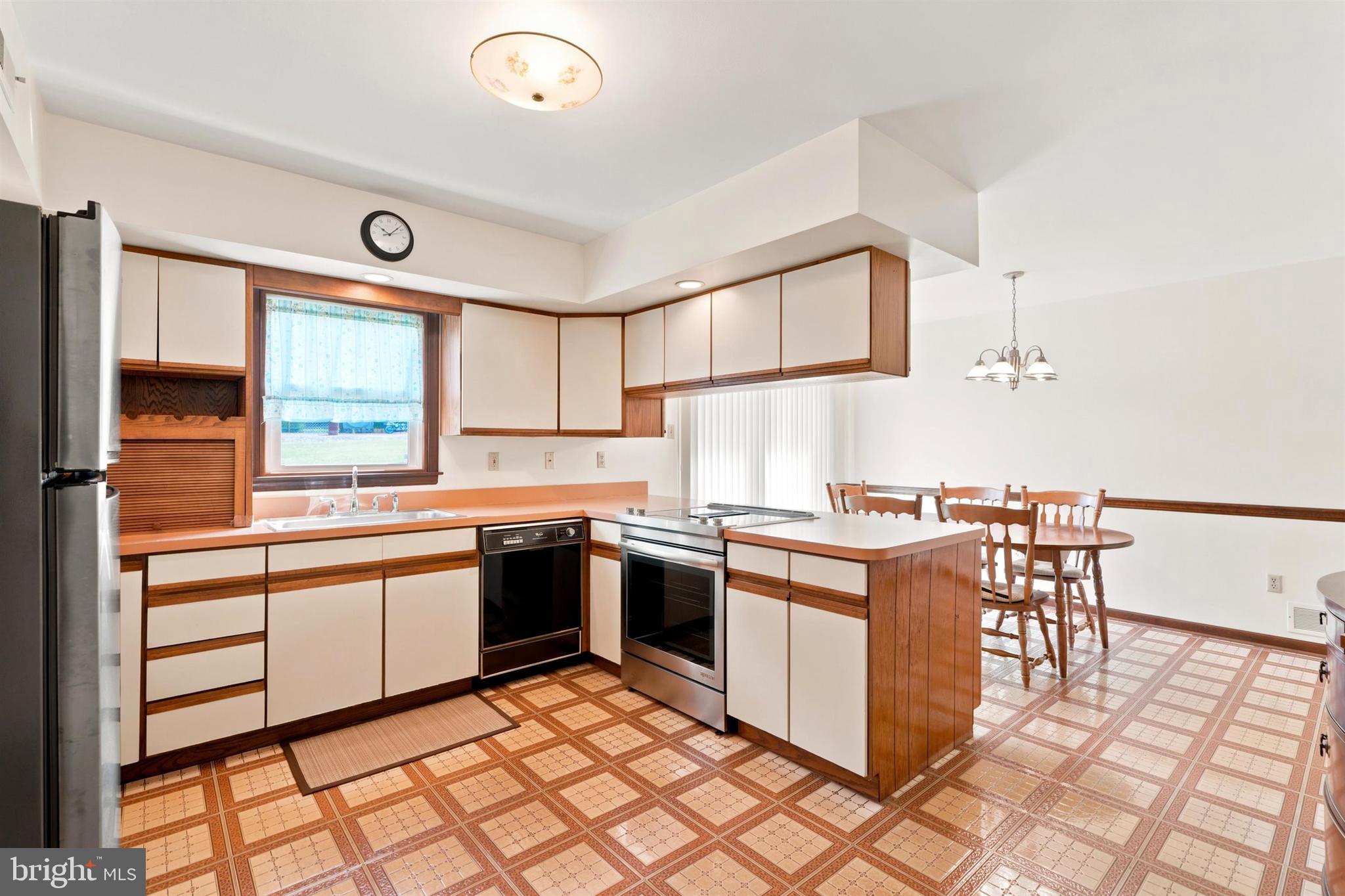 2029 Hoffmansville Road Frederick, PA 19435 - Photo 8 of 29