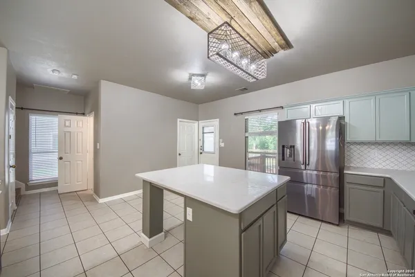 $2,000 | 503 Willow Grove Drive, San Antonio, TX 78245