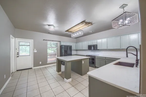 $2,000 | 503 Willow Grove Drive, San Antonio, TX 78245