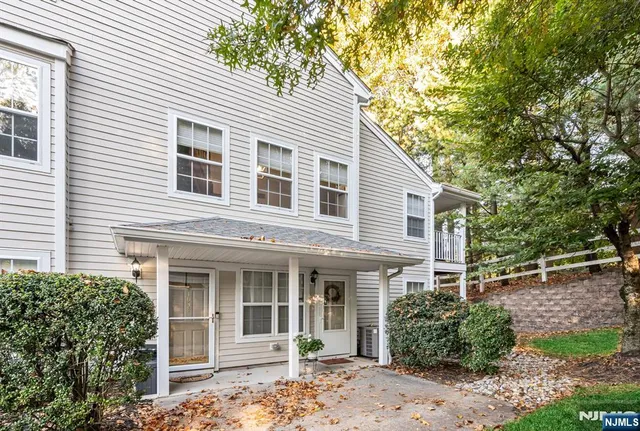 $575,000 | 1034 Castle Road, Mahwah, NJ 07430