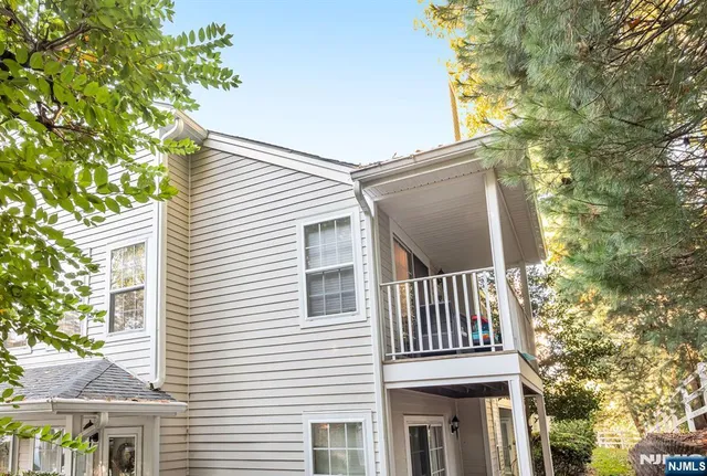$575,000 | 1034 Castle Road, Mahwah, NJ 07430