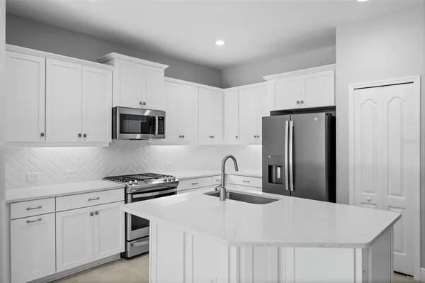 $2,800 | 4338 Tamarind Place, Bradenton, FL 34203