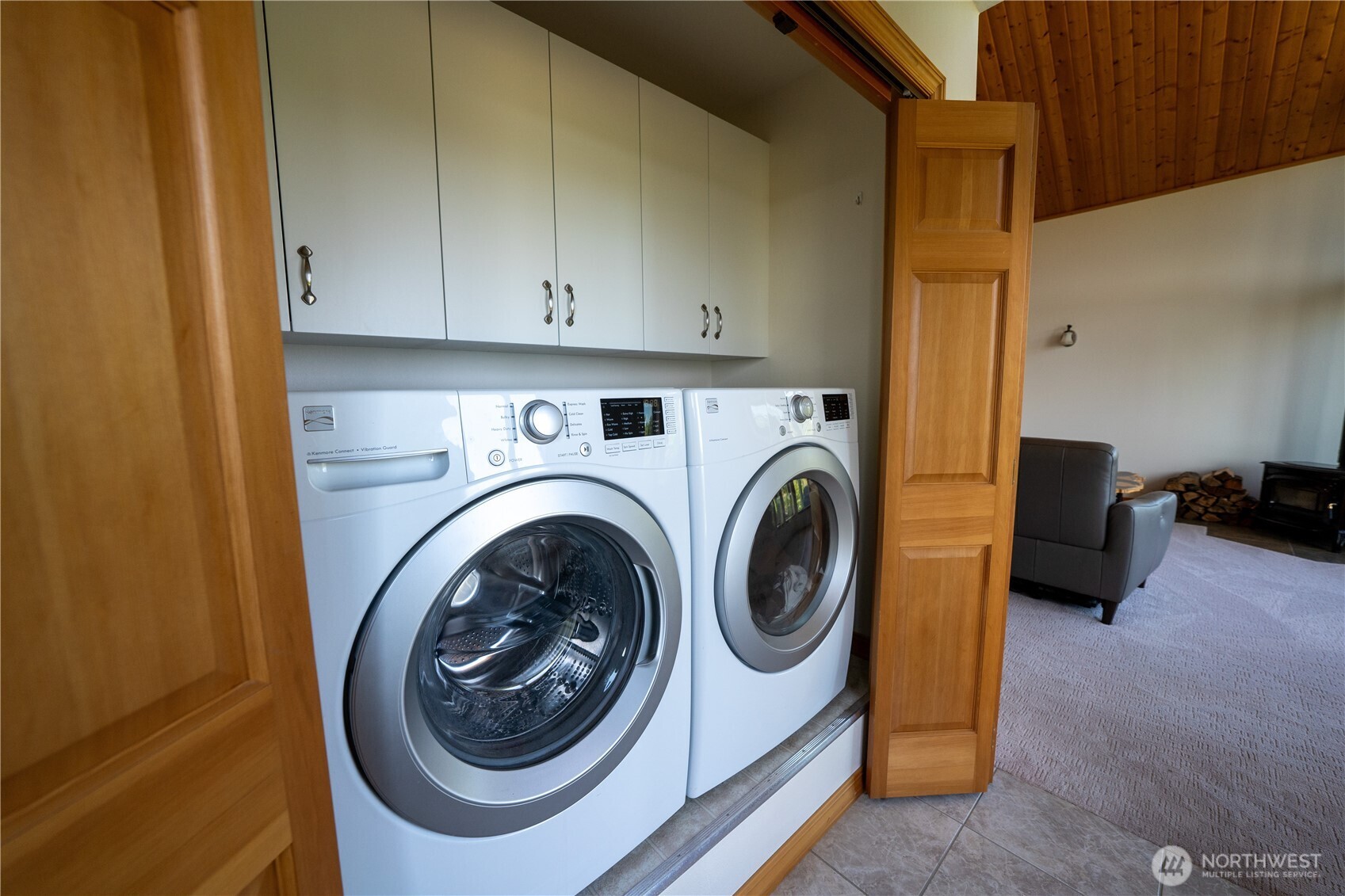 212 Maletti Hill Road Port Angeles, WA 98362 - Photo 25 of 37 a utility room with dryer and washer
