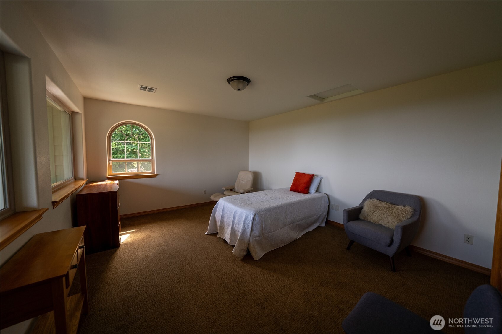 212 Maletti Hill Road Port Angeles, WA 98362 - Photo 34 of 37 a bedroom with a bed and a window