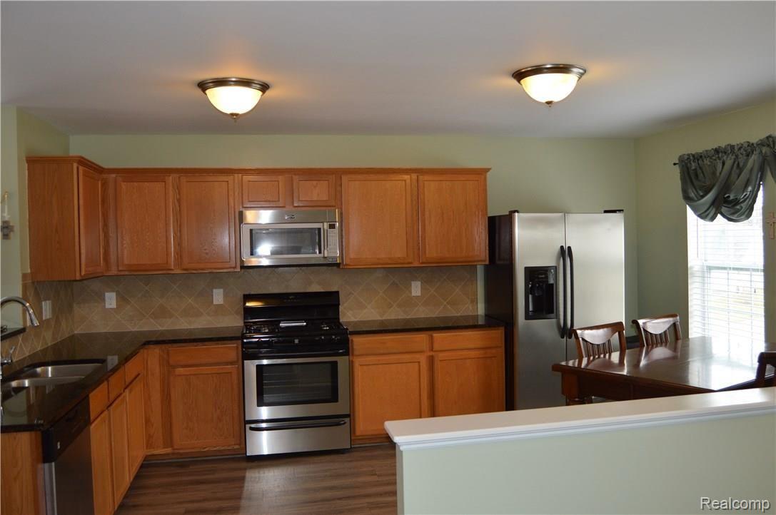 762 Dewars Street Howell, MI 48843 - Photo 3 of 23 Kitchen1.jpg