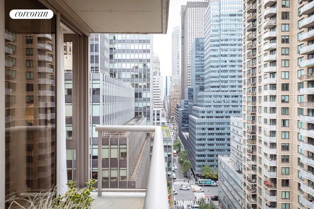 $1,540,000 | 234 East 46th Street, Unit PH2103 | Midtown East