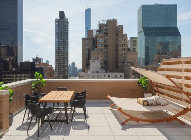$1,540,000 | 234 East 46th Street, Unit PH2103 | Midtown East