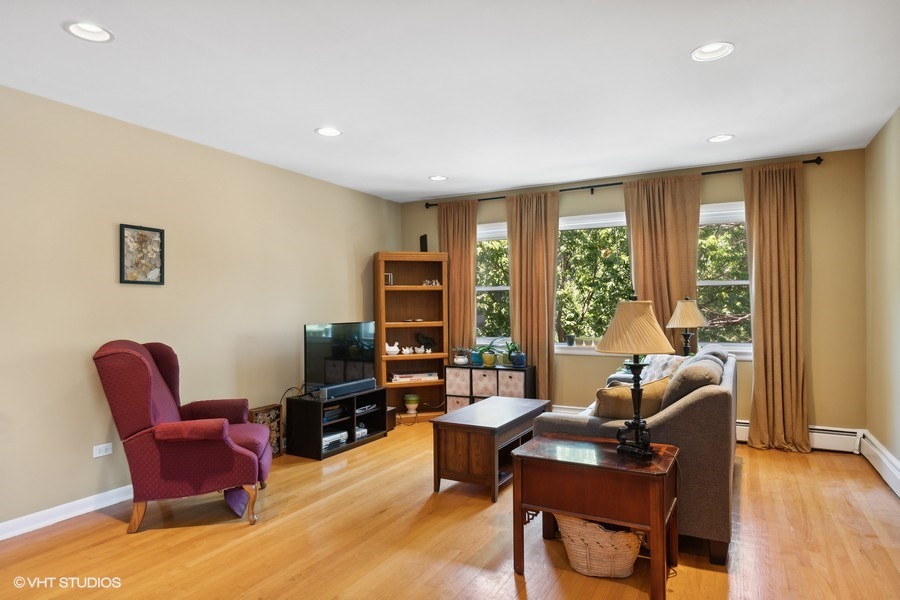 2145 Ridge Avenue, Unit 3A Evanston, IL 60201 - Photo 3 of 11 a living room with furniture and a flat screen tv