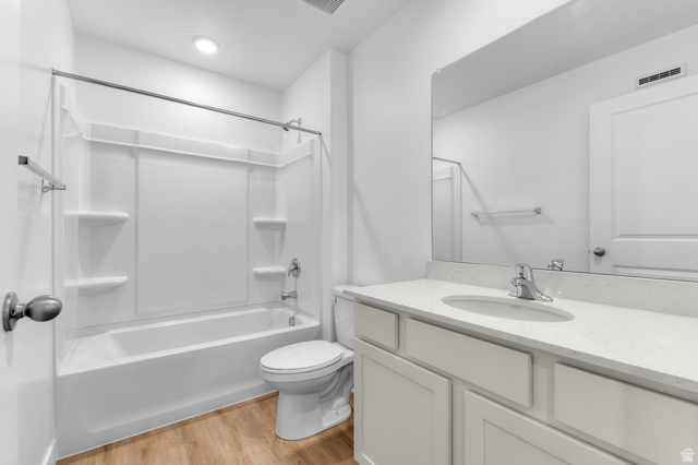 1851 East Corriente Drive, Unit 1166 Salem, UT 84653 - Photo 6 of 16 Bathroom with light wood-style flooring, vanity, and shower / bath combination