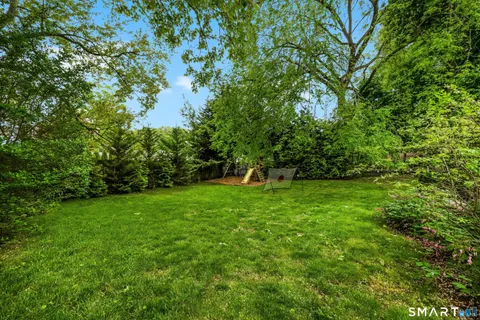 $1,595,000 | 229 West Avenue, Darien, CT 06820