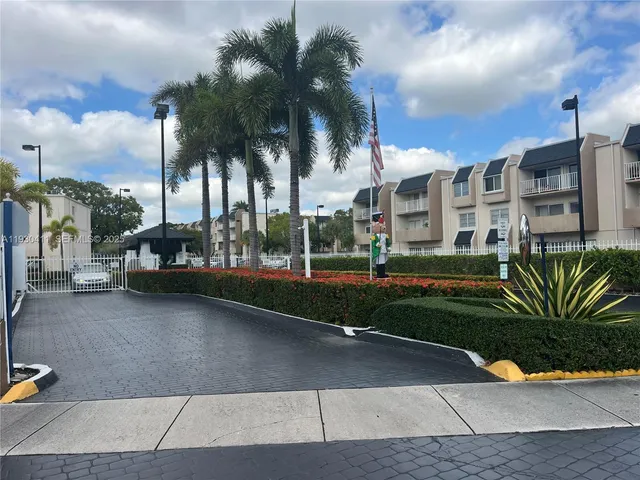 $296,000 | 7725 Southwest 86th Street, Unit A1314, Miami, FL 33143