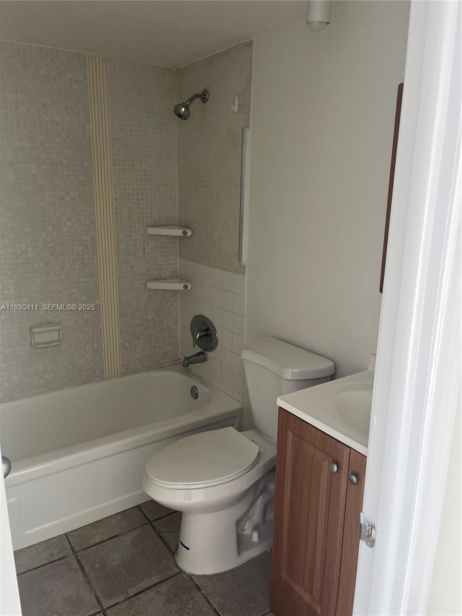 7725 Southwest 86th Street, Unit A1314 Miami, FL 33143 - Photo 10 of 12