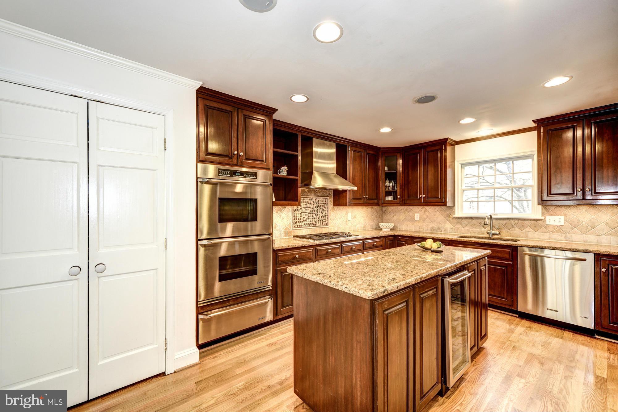 5102 Allan Road Bethesda, MD 20816 - Photo 10 of 25 Wolf, Dacor, Sub-Zero and Kitchen Aid Appliances
