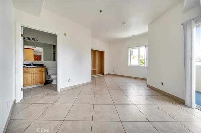 $1,495 | 316 South New Hampshire Avenue, Unit 208, Los Angeles, CA 90020