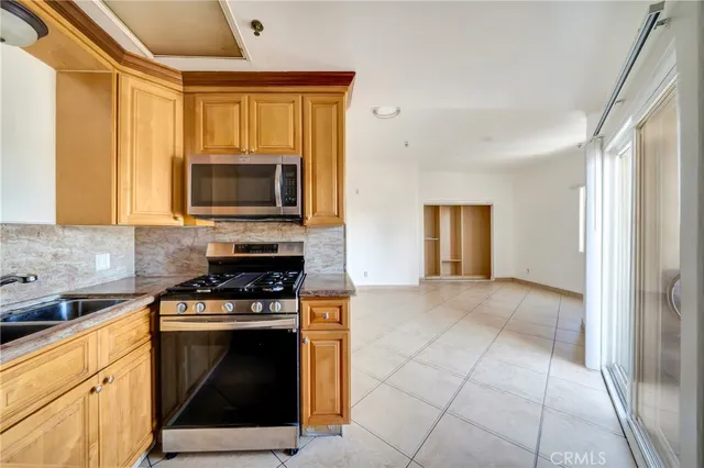 $1,495 | 316 South New Hampshire Avenue, Unit 208, Los Angeles, CA 90020