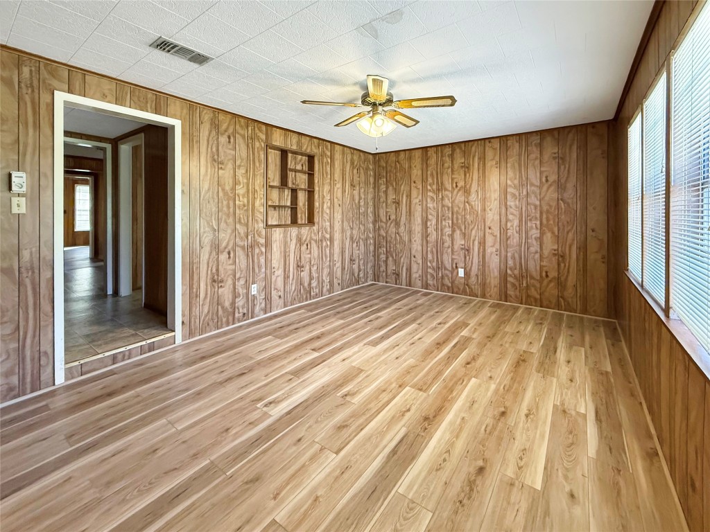 430 West Water Street Jasper, TX 75951 - Photo 8 of 19