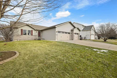 $449,900 | 1426 Chadsworth Drive, Sun Prairie, WI 53590
