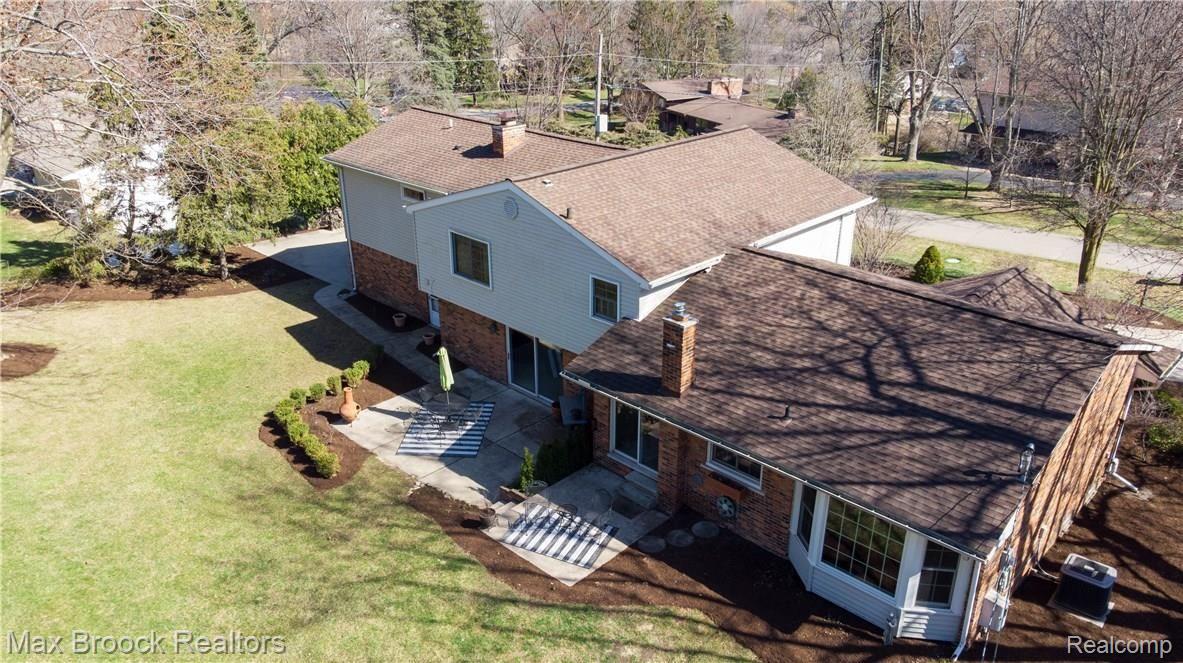 2438 Worcester Road West Bloomfield, MI 48323 - Photo 25 of 26 Exterior view