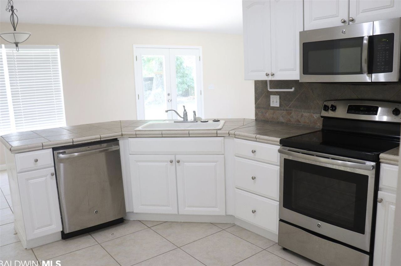 504 Orchard Lane Foley, AL 36535 - Photo 6 of 6 Kitchen