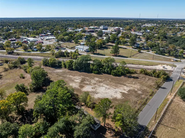 $3,000 | 351 East Glenn Street, Bellville, TX 77418