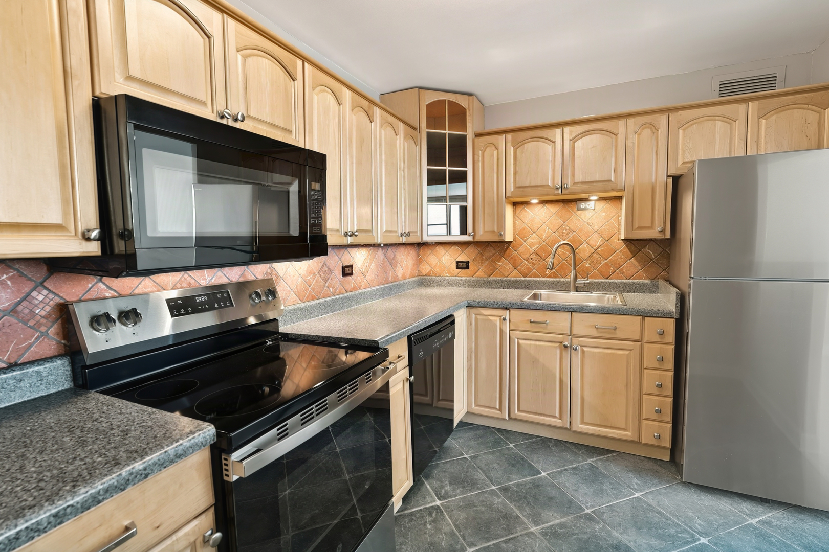 6301 North Sheridan Road, Unit 19N Chicago, IL 60660 - Photo 6 of 20 Gallery Image 6