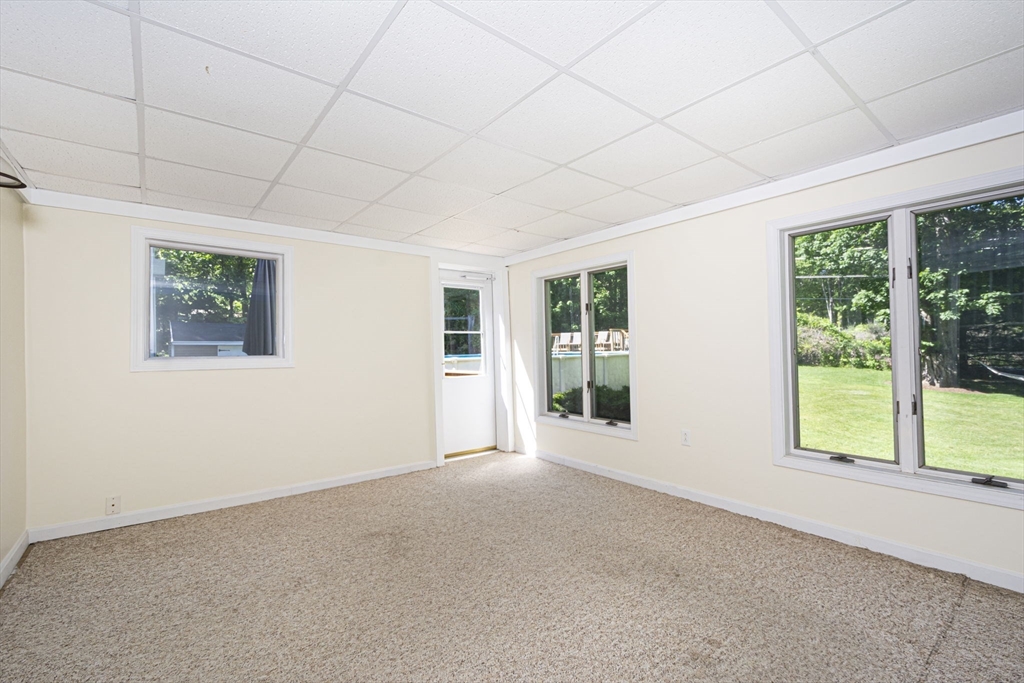 12 Ridge Road Shrewsbury, MA 01545 - Photo 12 of 42