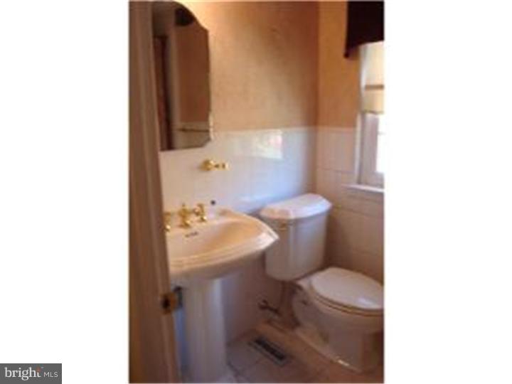 144 Greendale Road Philadelphia, PA 19154 - Photo 17 of 25 Bathroom