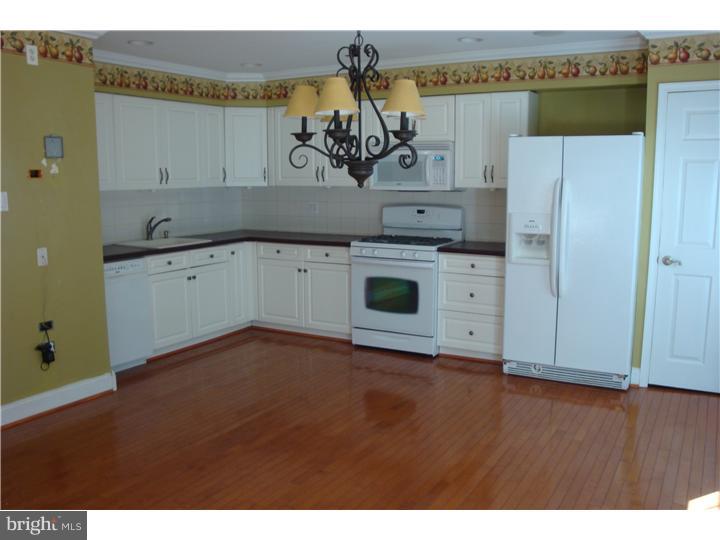 144 Greendale Road Philadelphia, PA 19154 - Photo 4 of 25 Kitchen