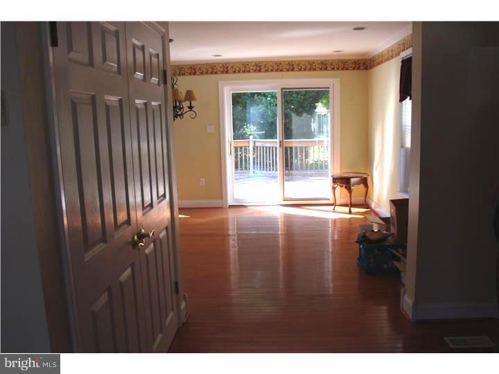 144 Greendale Road Philadelphia, PA 19154 - Photo 7 of 25 Foyer