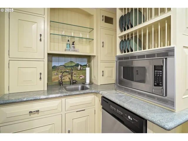 $1,724,000 | 3721 Old Siskiyou Highway, Ashland, OR 97520