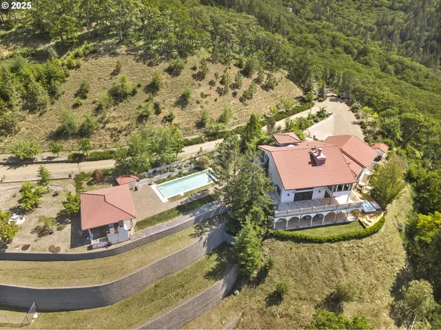 $1,724,000 | 3721 Old Siskiyou Highway, Ashland, OR 97520