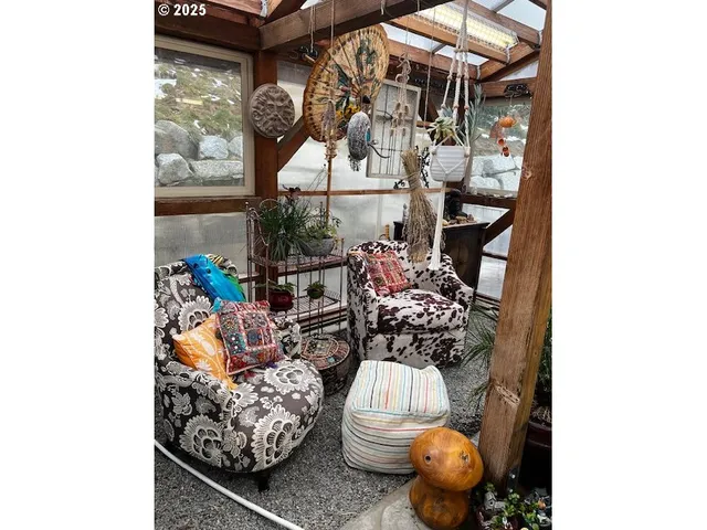 $1,724,000 | 3721 Old Siskiyou Highway, Ashland, OR 97520