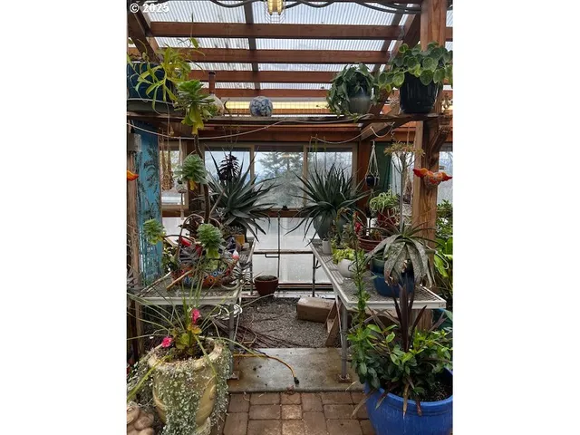 $1,724,000 | 3721 Old Siskiyou Highway, Ashland, OR 97520