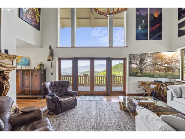 $1,724,000 | 3721 Old Siskiyou Highway, Ashland, OR 97520