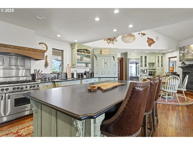 $1,724,000 | 3721 Old Siskiyou Highway, Ashland, OR 97520