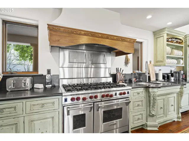 $1,724,000 | 3721 Old Siskiyou Highway, Ashland, OR 97520