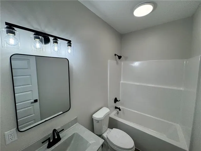 $385,000 | 320 Northeast 51st Road, Warrensburg, MO 64093