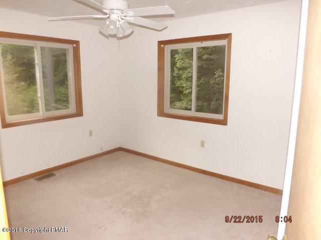 2135 Oak Road Pocono Pines, PA 18350 - Photo 8 of 12 bed1