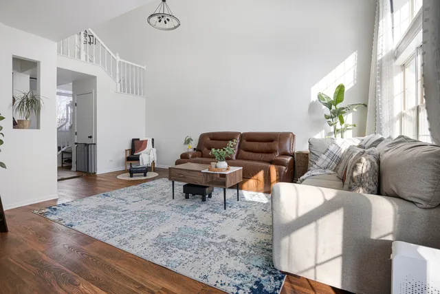 $395,000 | 143 Sussex Court, Roselle, IL 60172