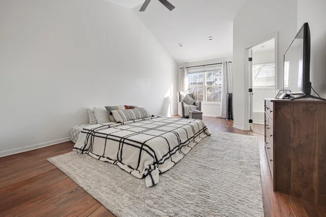 $395,000 | 143 Sussex Court, Roselle, IL 60172