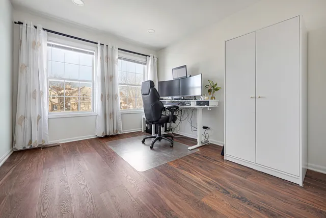 $395,000 | 143 Sussex Court, Roselle, IL 60172