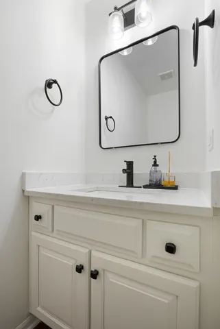 $395,000 | 143 Sussex Court, Roselle, IL 60172