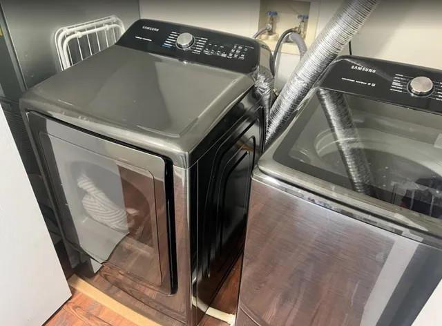 $395,000 | 143 Sussex Court, Roselle, IL 60172