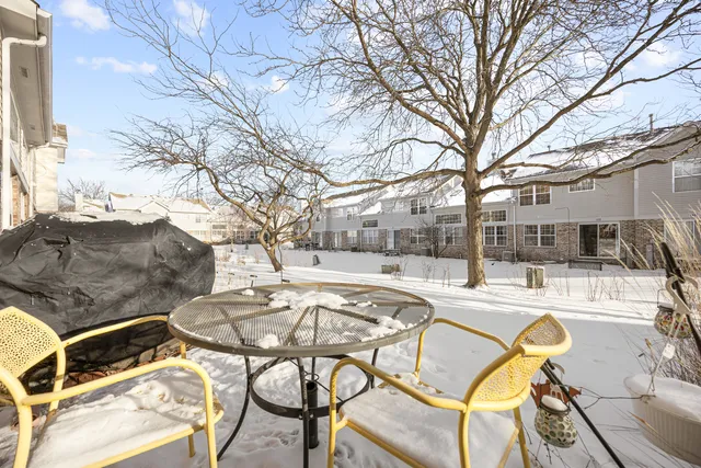 $395,000 | 143 Sussex Court, Roselle, IL 60172