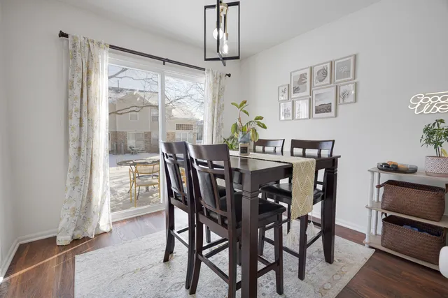 $395,000 | 143 Sussex Court, Roselle, IL 60172